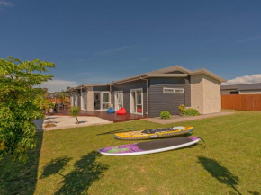 Modern Beach Pad - Whitianga Holiday Home, Whitianga